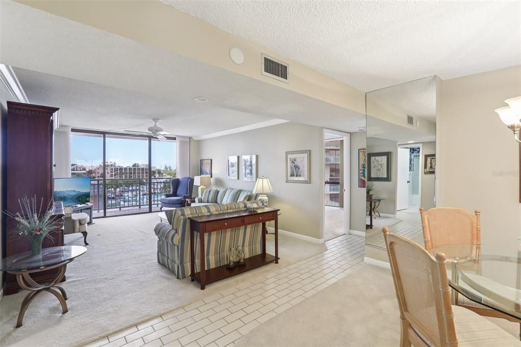 For Sale: $300,000 (2 beds, 2 baths, 1175 Square Feet)