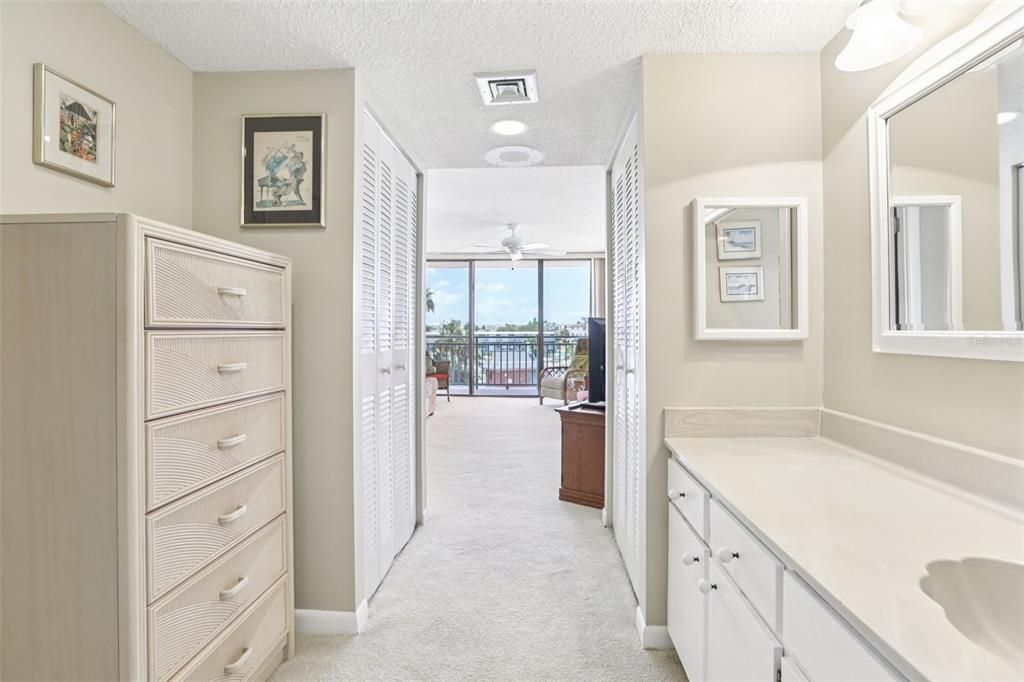 For Sale: $300,000 (2 beds, 2 baths, 1175 Square Feet)