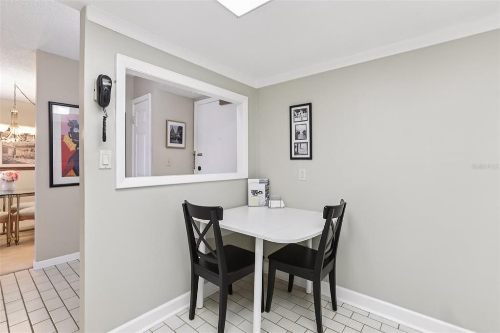 For Sale: $300,000 (2 beds, 2 baths, 1175 Square Feet)
