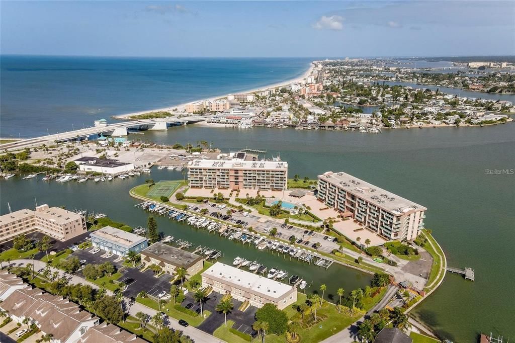 For Sale: $300,000 (2 beds, 2 baths, 1175 Square Feet)