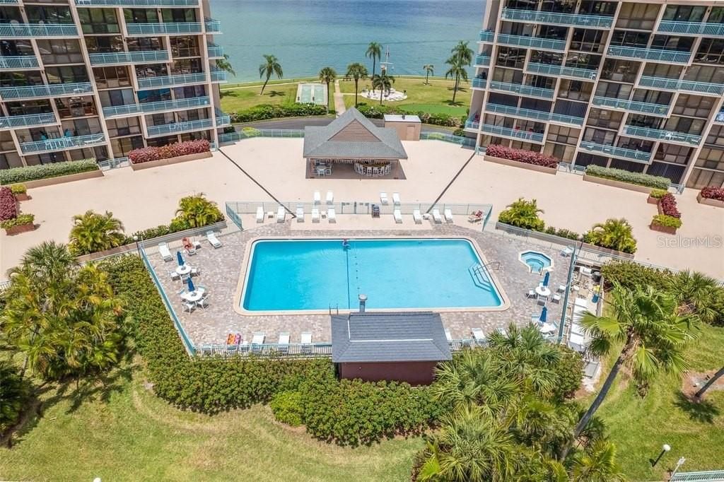 For Sale: $300,000 (2 beds, 2 baths, 1175 Square Feet)