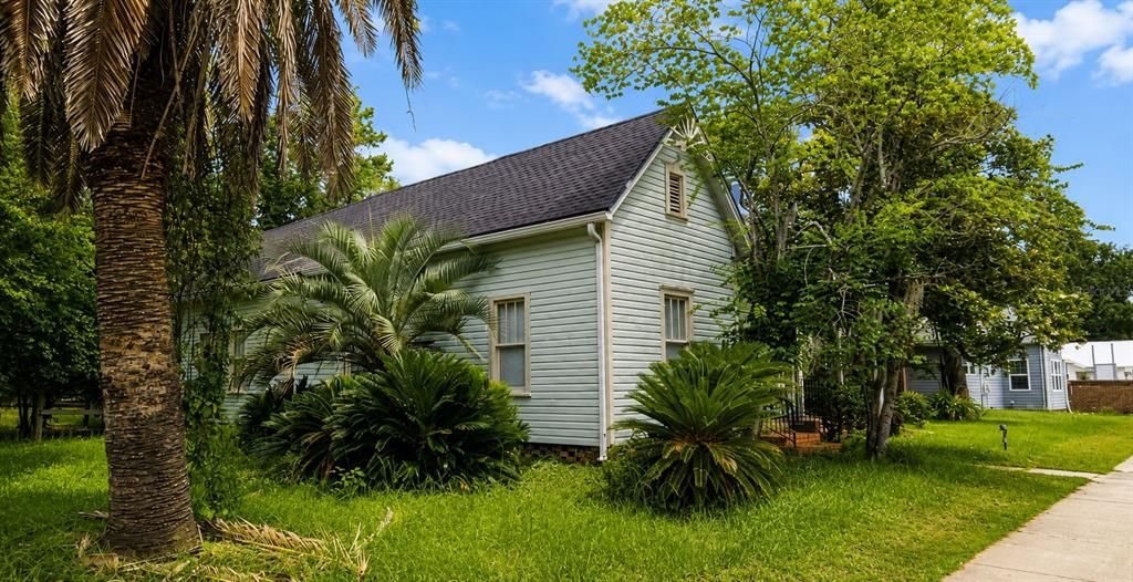 En Venta: $449,900 (4 camas, 3 baños, 2201 Pies cuadrados)