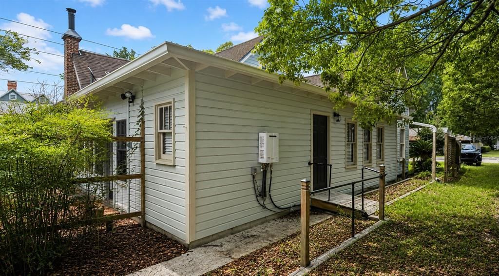 En Venta: $449,900 (4 camas, 3 baños, 2201 Pies cuadrados)