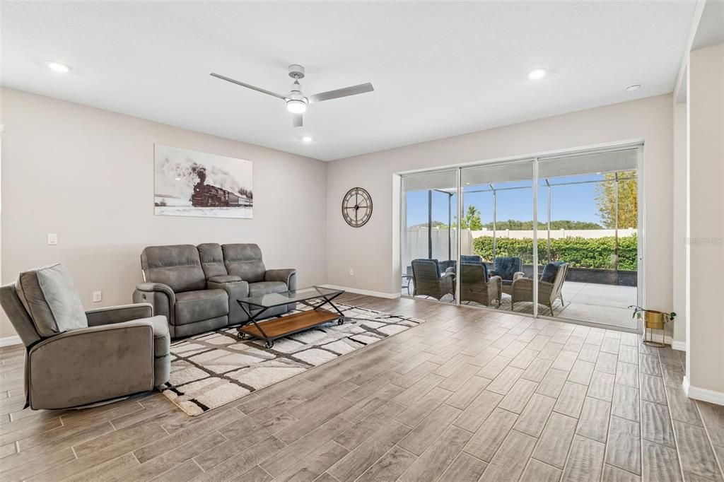 For Rent: $2,950 (4 beds, 3 baths, 2394 Square Feet)
