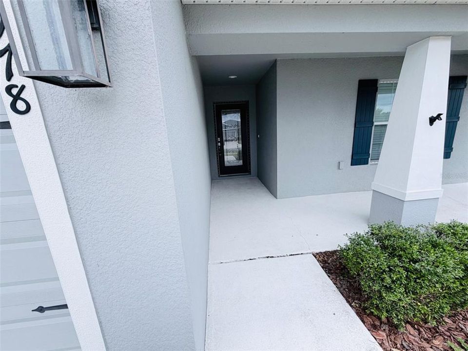 For Rent: $2,395 (4 beds, 2 baths, 1711 Square Feet)