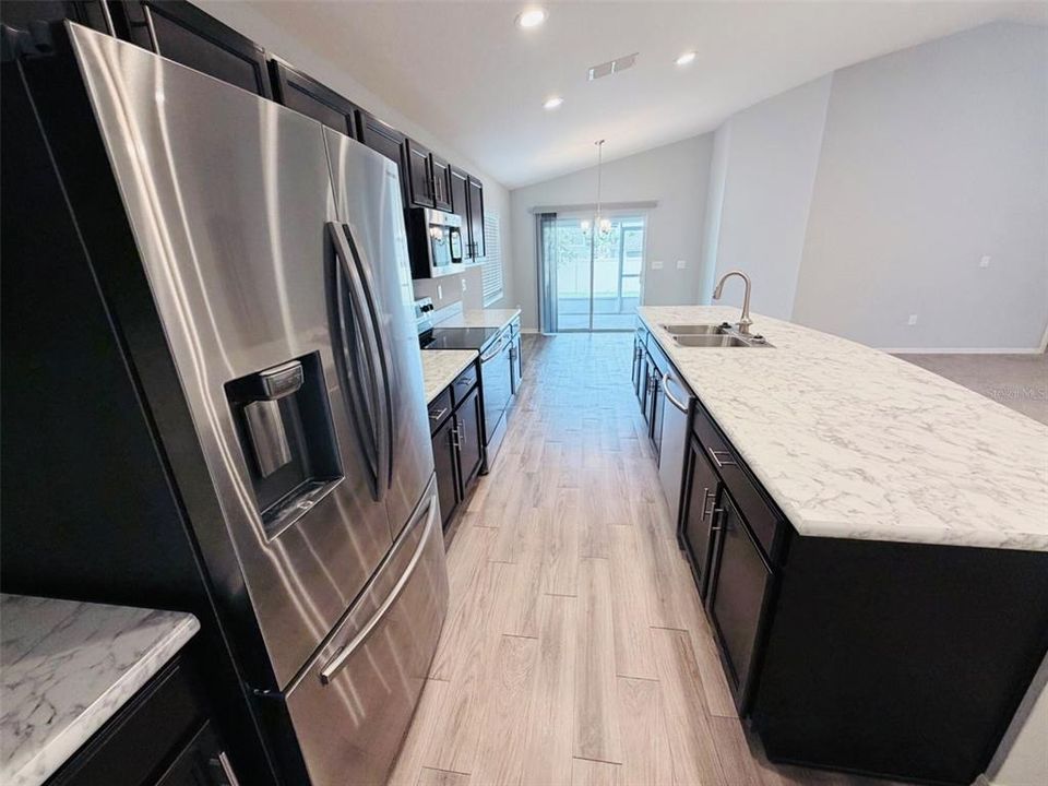 For Rent: $2,395 (4 beds, 2 baths, 1711 Square Feet)