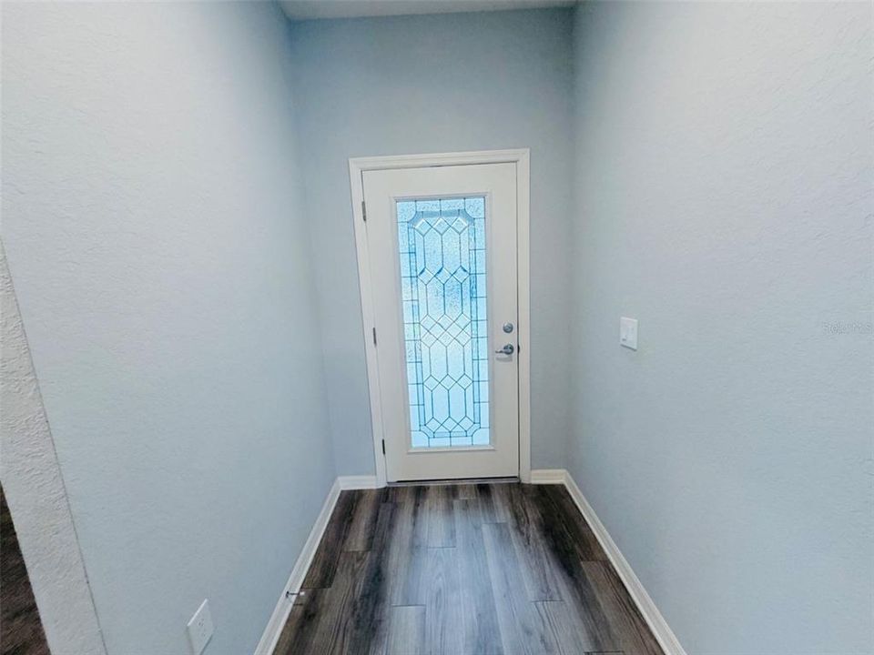 For Rent: $2,395 (4 beds, 2 baths, 1711 Square Feet)