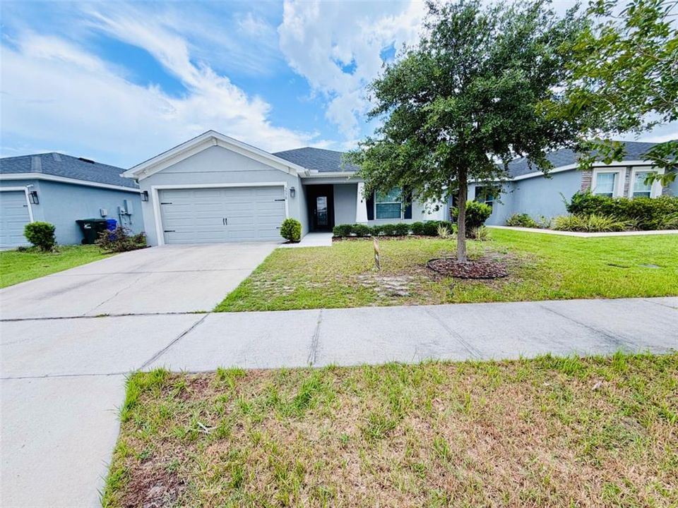 For Rent: $2,395 (4 beds, 2 baths, 1711 Square Feet)