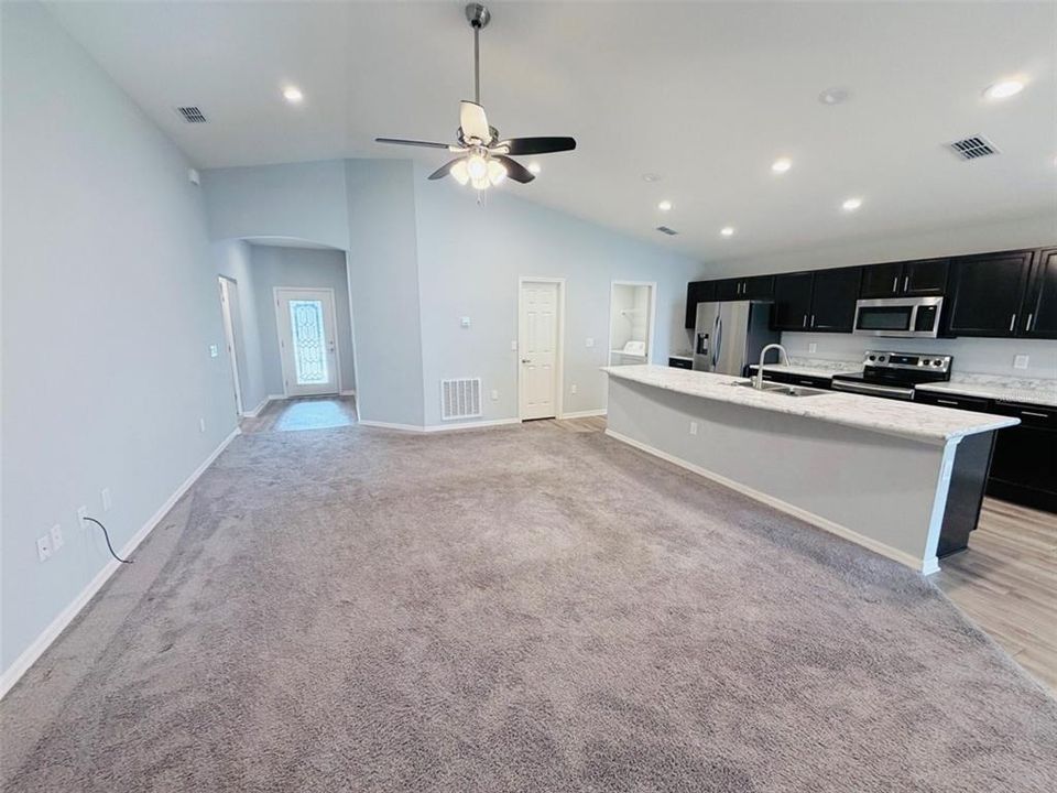For Rent: $2,395 (4 beds, 2 baths, 1711 Square Feet)