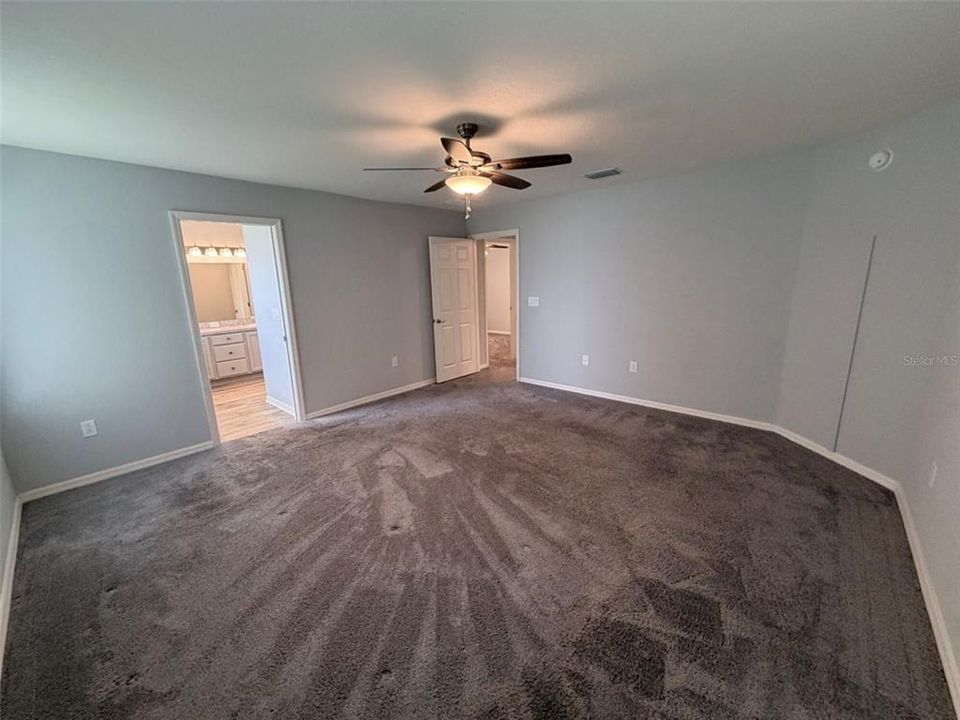 For Rent: $2,395 (4 beds, 2 baths, 1711 Square Feet)