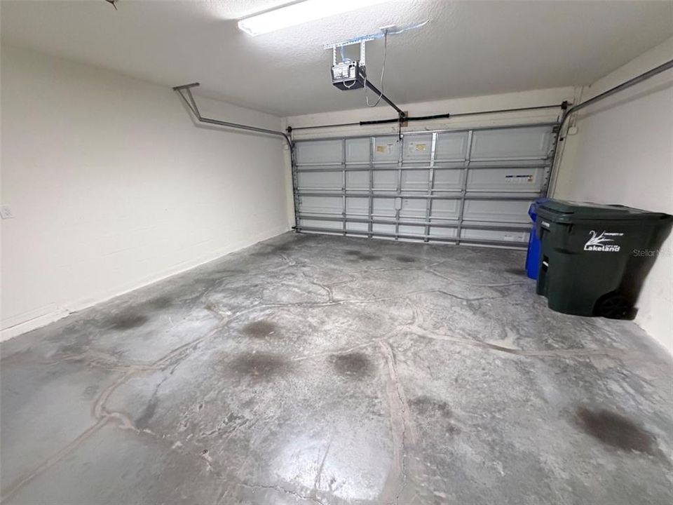 For Rent: $2,395 (4 beds, 2 baths, 1711 Square Feet)