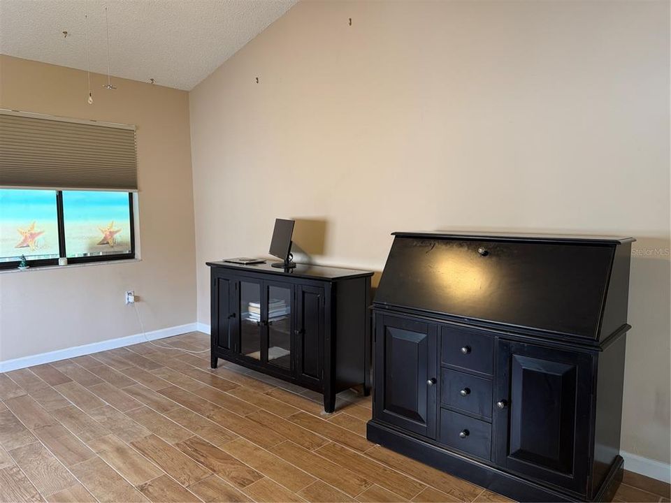 Active With Contract: $130,000 (1 beds, 1 baths, 456 Square Feet)