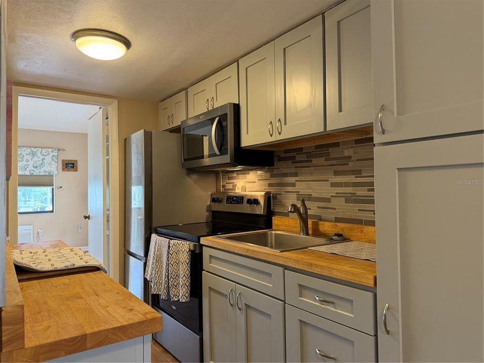 Active With Contract: $130,000 (1 beds, 1 baths, 456 Square Feet)