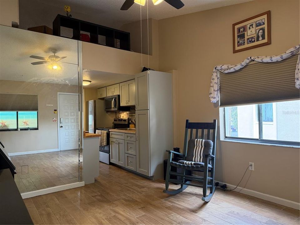 Active With Contract: $130,000 (1 beds, 1 baths, 456 Square Feet)