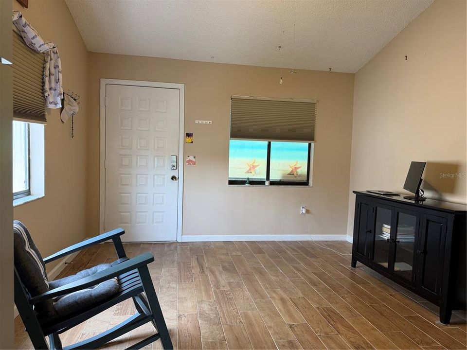 Active With Contract: $130,000 (1 beds, 1 baths, 456 Square Feet)