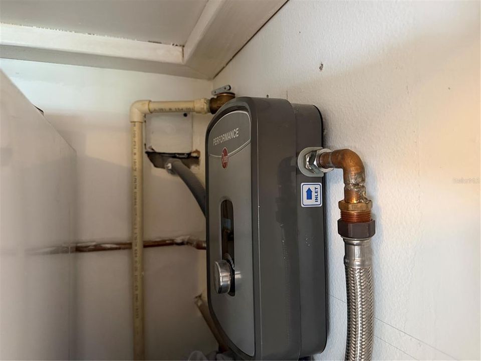 Active With Contract: $130,000 (1 beds, 1 baths, 456 Square Feet)