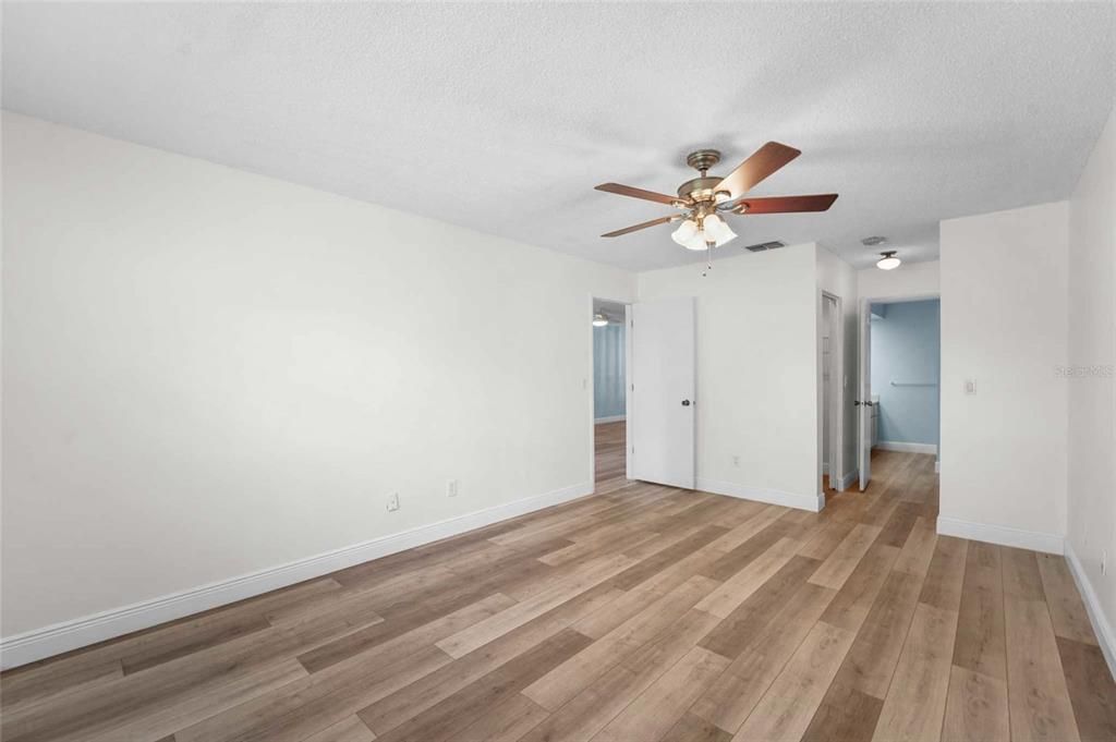 For Sale: $269,000 (2 beds, 2 baths, 1230 Square Feet)