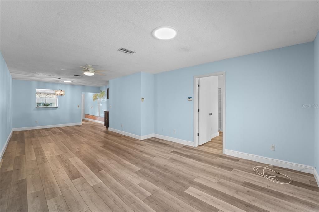 For Sale: $269,000 (2 beds, 2 baths, 1230 Square Feet)