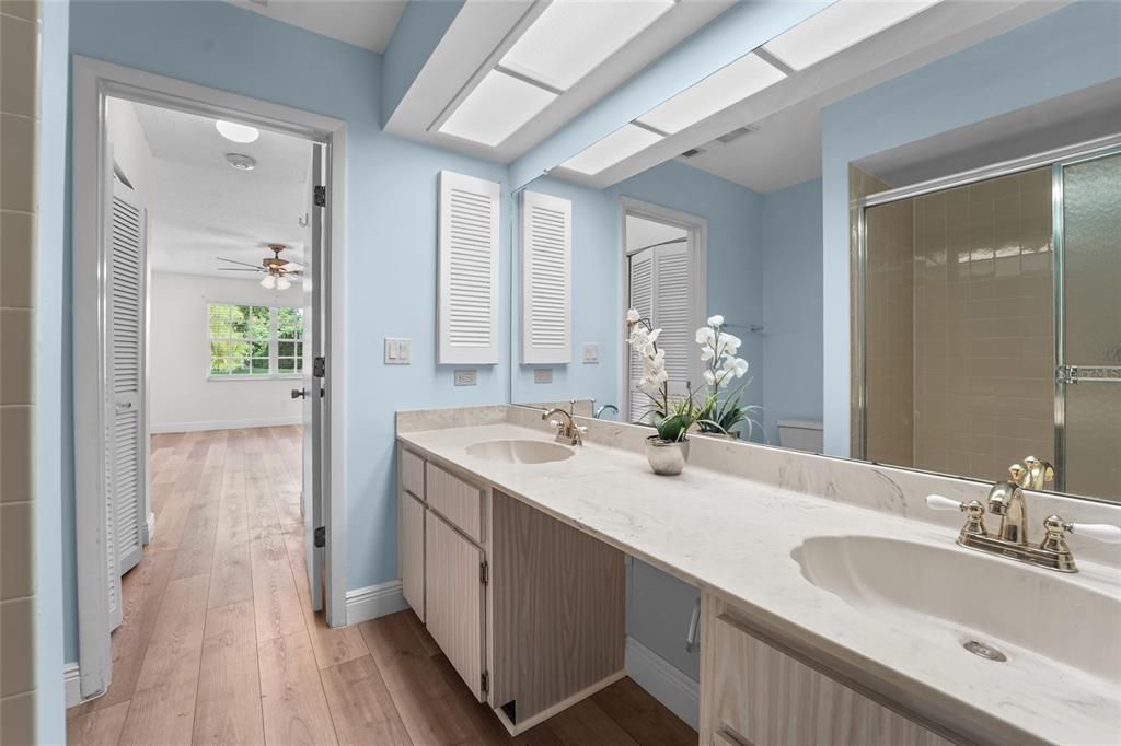 For Sale: $269,000 (2 beds, 2 baths, 1230 Square Feet)