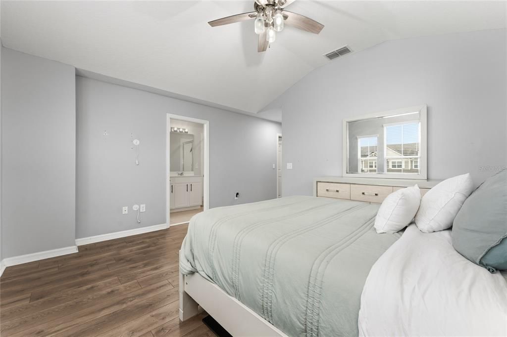 For Rent: $2,300 (4 beds, 2 baths, 1700 Square Feet)