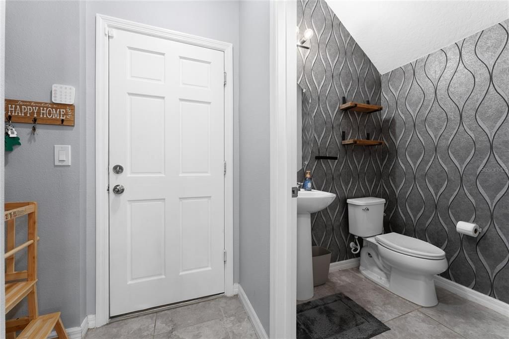 For Rent: $2,300 (4 beds, 2 baths, 1700 Square Feet)