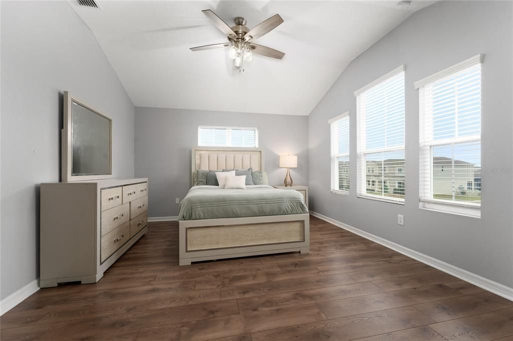 For Rent: $2,300 (4 beds, 2 baths, 1700 Square Feet)