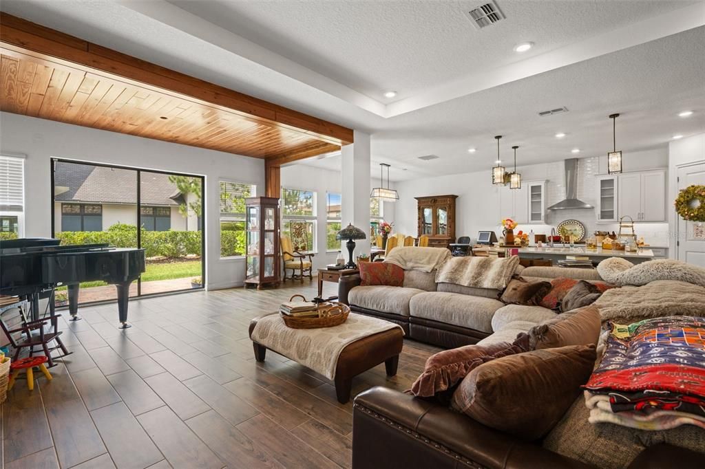 На продажу: $1,097,500 (4 спален, 3 ванн, 3785 Квадратных фут)