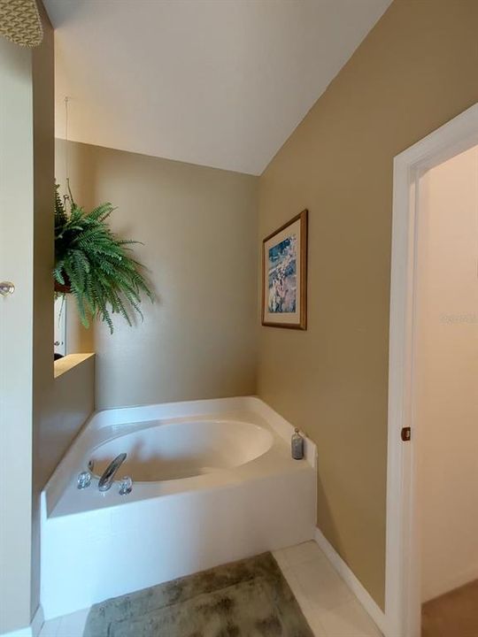 For Rent: $2,500 (5 beds, 2 baths, 2239 Square Feet)
