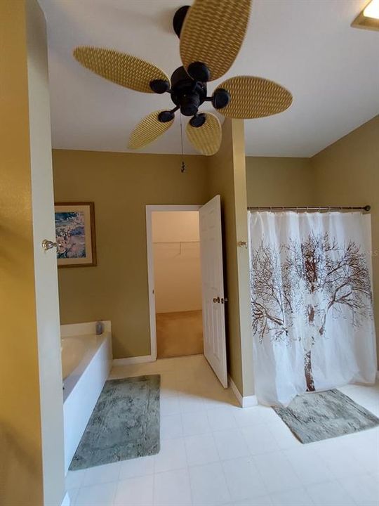 For Rent: $2,500 (5 beds, 2 baths, 2239 Square Feet)