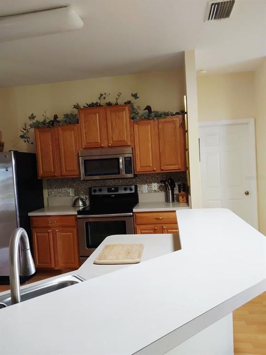 For Rent: $2,500 (5 beds, 2 baths, 2239 Square Feet)