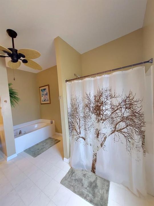 For Rent: $2,500 (5 beds, 2 baths, 2239 Square Feet)