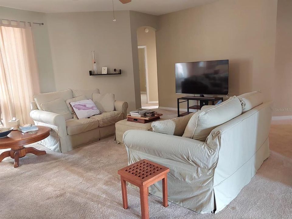 For Rent: $2,500 (5 beds, 2 baths, 2239 Square Feet)