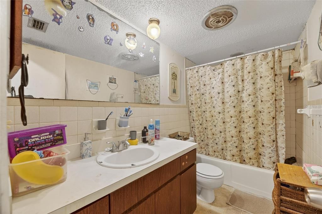 На продажу: $307,000 (2 спален, 1 ванн, 1815 Квадратных фут)