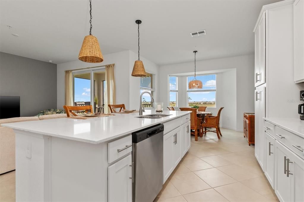 For Sale: $349,000 (2 beds, 2 baths, 1149 Square Feet)