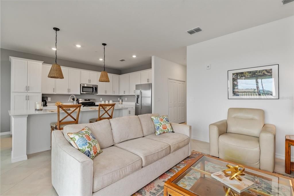 For Sale: $349,000 (2 beds, 2 baths, 1149 Square Feet)