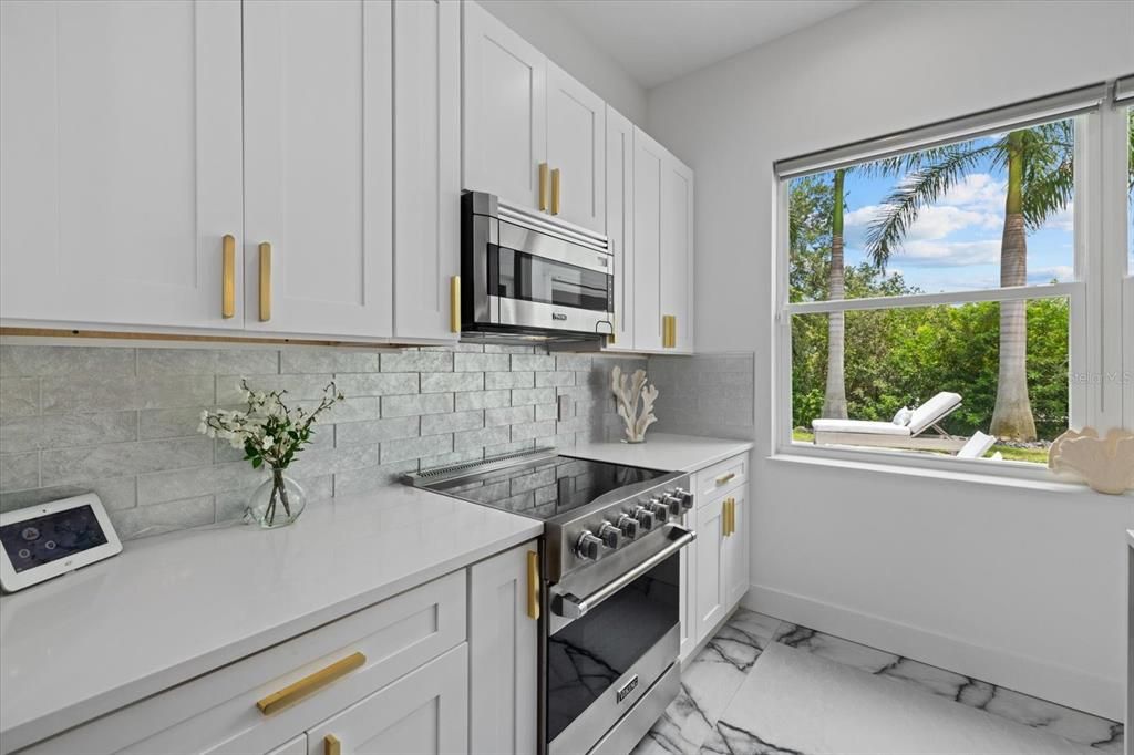 For Sale: $1,195,000 (3 beds, 3 baths, 2091 Square Feet)