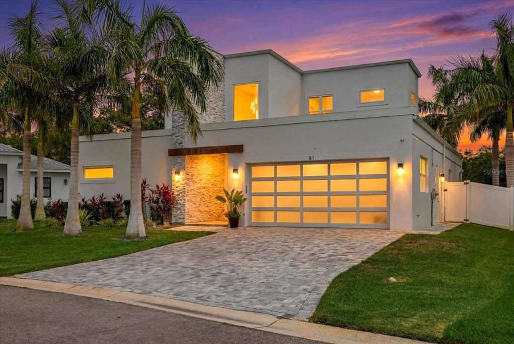 For Sale: $1,195,000 (3 beds, 3 baths, 2091 Square Feet)