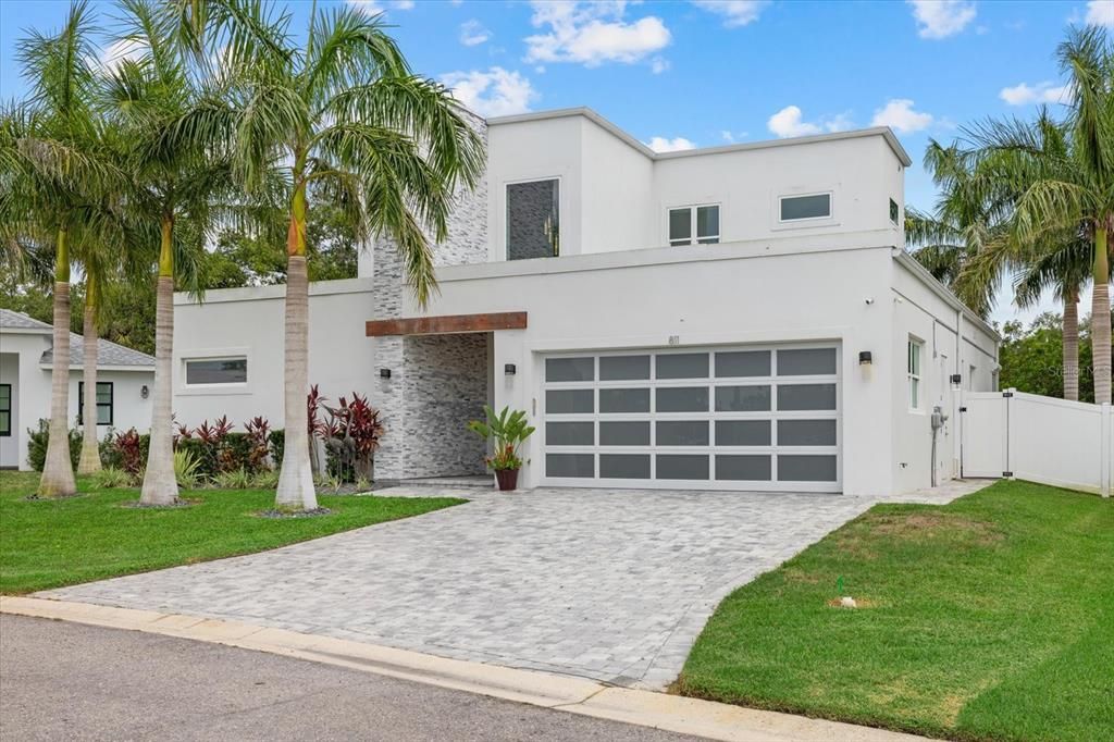 For Sale: $1,195,000 (3 beds, 3 baths, 2091 Square Feet)