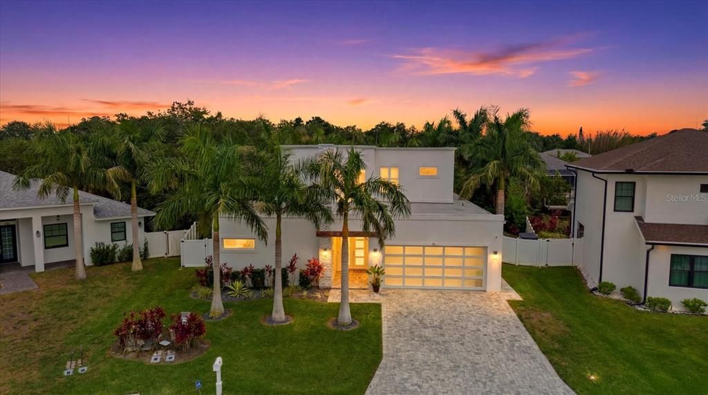 For Sale: $1,195,000 (3 beds, 3 baths, 2091 Square Feet)