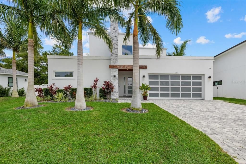 For Sale: $1,195,000 (3 beds, 3 baths, 2091 Square Feet)