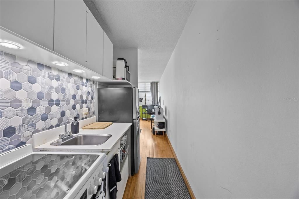 For Sale: $195,000 (1 beds, 1 baths, 326 Square Feet)
