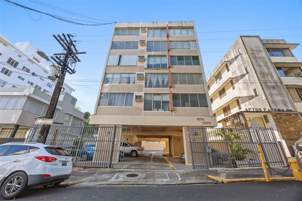 For Sale: $195,000 (1 beds, 1 baths, 326 Square Feet)