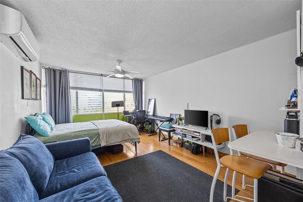 For Sale: $195,000 (1 beds, 1 baths, 326 Square Feet)
