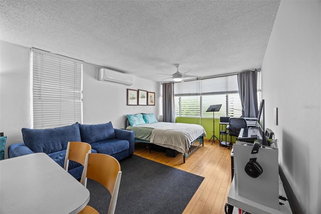 For Sale: $195,000 (1 beds, 1 baths, 326 Square Feet)