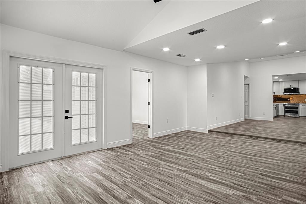 For Sale: $450,000 (4 beds, 3 baths, 1597 Square Feet)