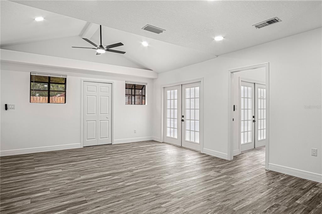 For Sale: $450,000 (4 beds, 3 baths, 1597 Square Feet)