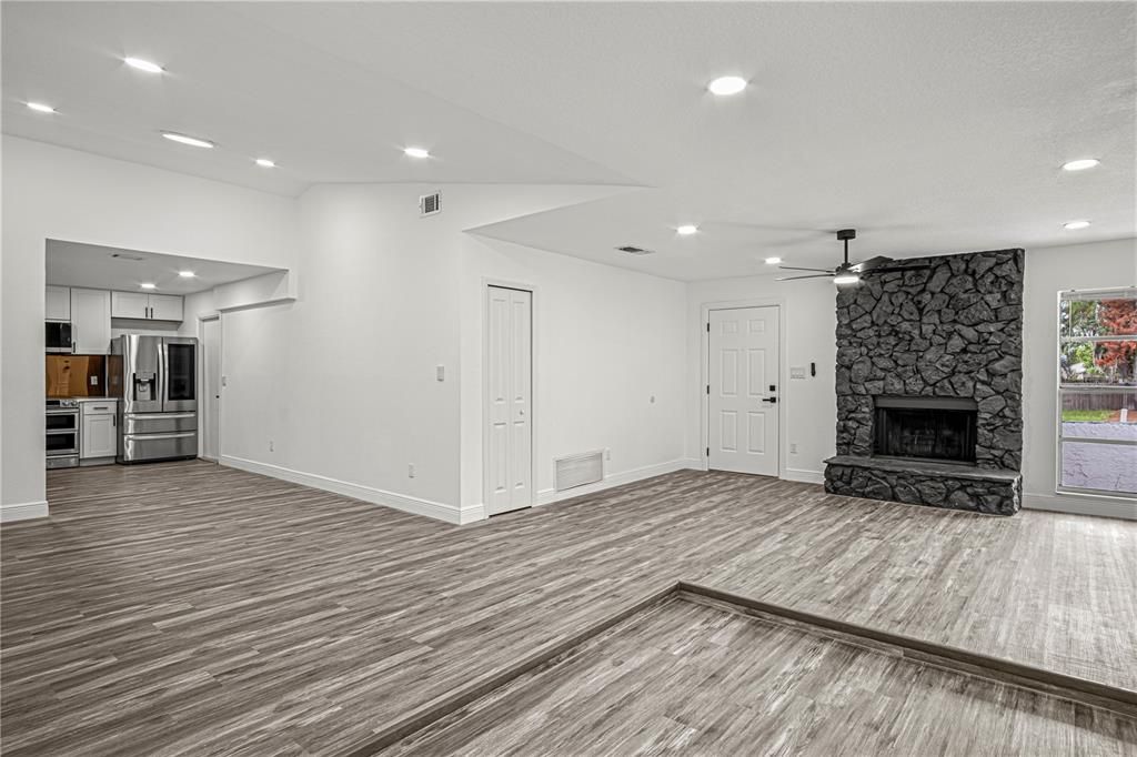 For Sale: $450,000 (4 beds, 3 baths, 1597 Square Feet)
