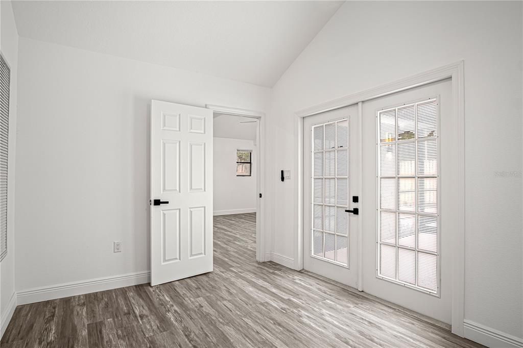 For Sale: $450,000 (4 beds, 3 baths, 1597 Square Feet)
