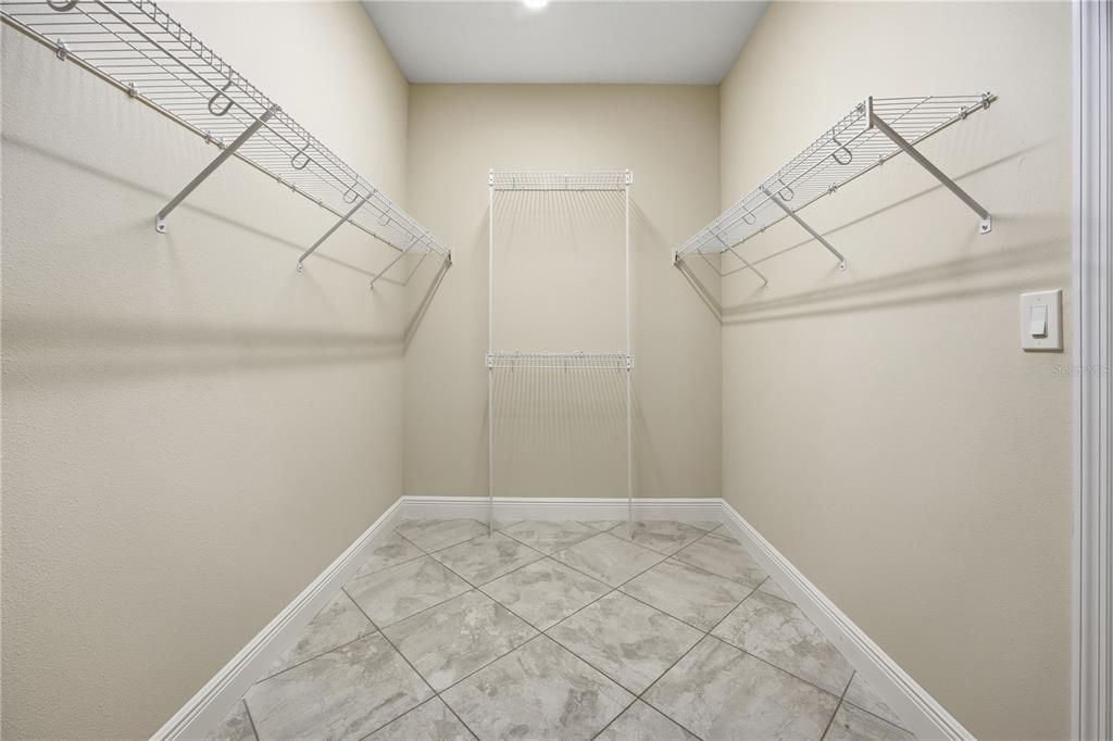 For Sale: $670,000 (3 beds, 2 baths, 2404 Square Feet)