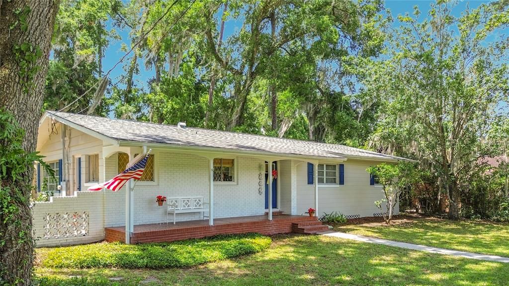 For Sale: $375,000 (3 beds, 2 baths, 1716 Square Feet)